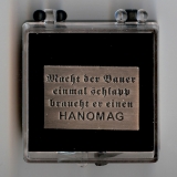 Hanomag Spruch Pin (Geschenkbox 40x40x18mm)